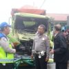 Truk Tanah Tabrak Mobil dan Pedagang Gorengan 2 orang Dilarikan ke Rumah sakit