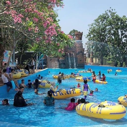 5 Waterpark di Tangerang Lengkap dengan Wahana Permainan Air 3