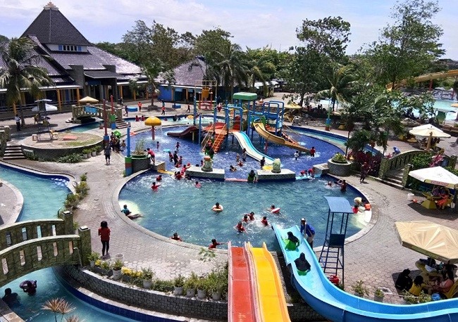 5 Waterpark di Tangerang Lengkap dengan Wahana Permainan Air 7